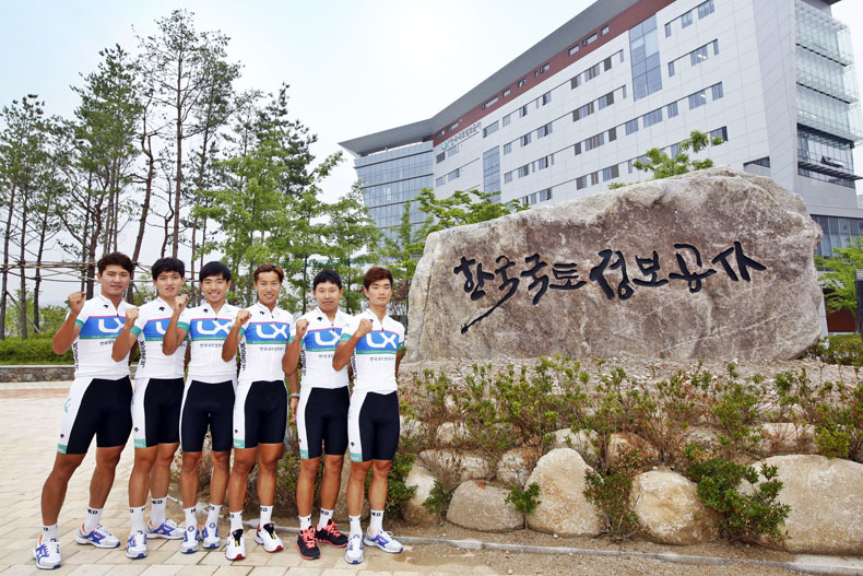 한국국토정보공사 사이클선수단 단체사진