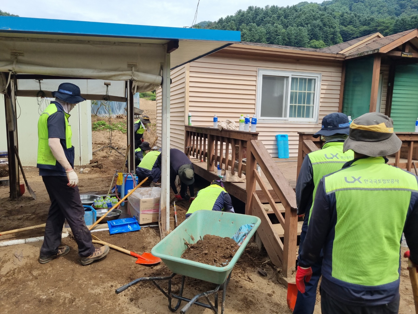 

	
		
			
				
					집중호우로 인한 특별재난지역(가평군)  복구를 위한 자원봉사활동 전개 안내 이미지 입니다. 이 이미지에는 중요한 정보가 포함되어 있을 수 있습니다. 자세한 내용은 첨부파일이나 본문 내용을 참고해 주세요.
				
				
			
		
		
	
	