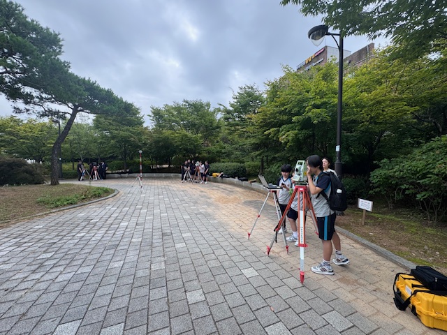

	
		
			
				
					고양시 관내 중학교 '꿈길' 진로체험학습 실시 안내 이미지 입니다. 이 이미지에는 중요한 정보가 포함되어 있을 수 있습니다. 자세한 내용은 첨부파일이나 본문 내용을 참고해 주세요.
				
				
			
		
		
	
	