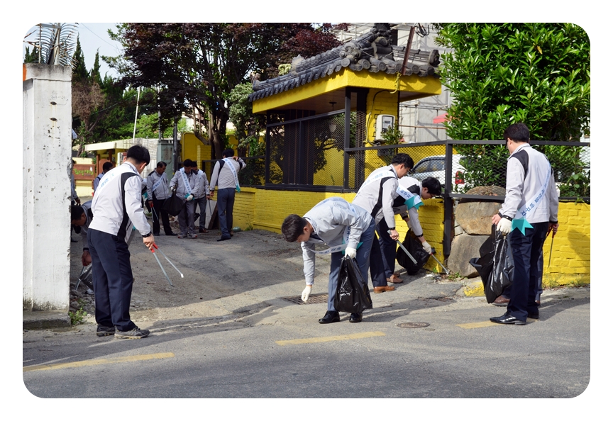 

	
		
		
			본부 청사 주변 환경정화활동
		
	
	