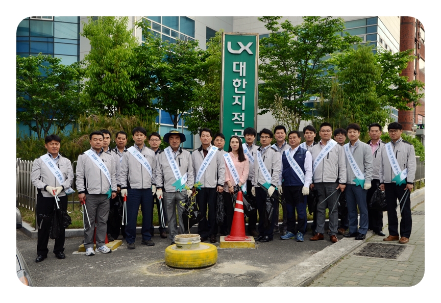

	
		
		
			본부 청사 주변 환경정화활동
		
	
	