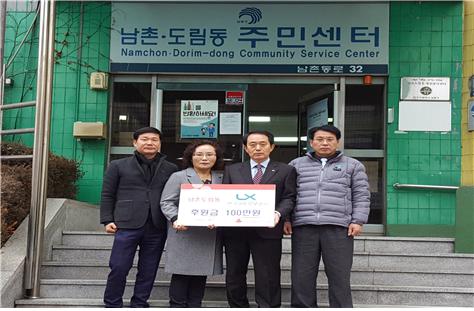 

	
		
		
			후원금 전달 기념사진
		
	
	