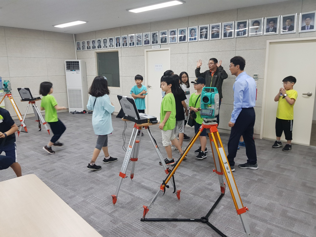

	
		
		
			초등학생 대상 진로체험 교육기부
		
	
	
