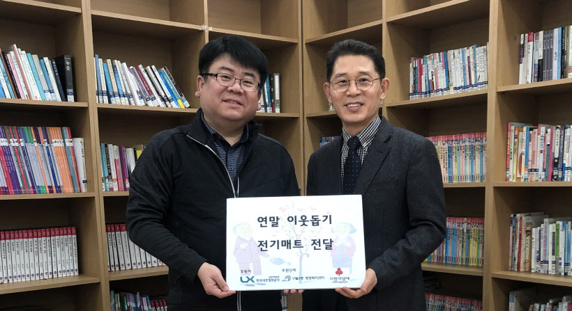 

	
		
			
				
					LX 인천본부, 구월3동 홀몸노인에 전기매트 선물 안내 이미지 입니다. 이 이미지에는 중요한 정보가 포함되어 있을 수 있습니다. 자세한 내용은 첨부파일이나 본문 내용을 참고해 주세요.
				
				
			
		
		
	
	