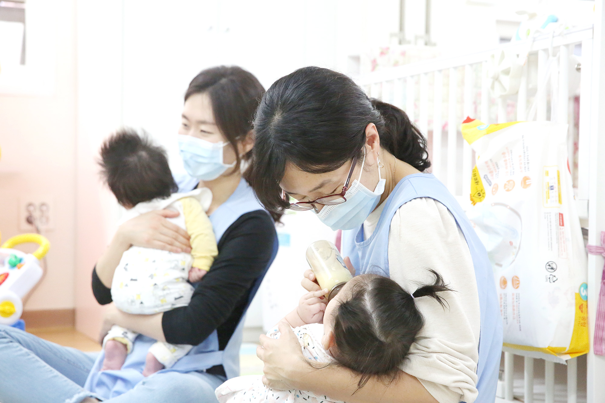 

	
		
			
				
					[LX서울지역본부] 입양대기아동 코로나 예방 지원금 전달 안내 이미지 입니다. 이 이미지에는 중요한 정보가 포함되어 있을 수 있습니다. 자세한 내용은 첨부파일이나 본문 내용을 참고해 주세요.
				
				
			
		
		
	
	