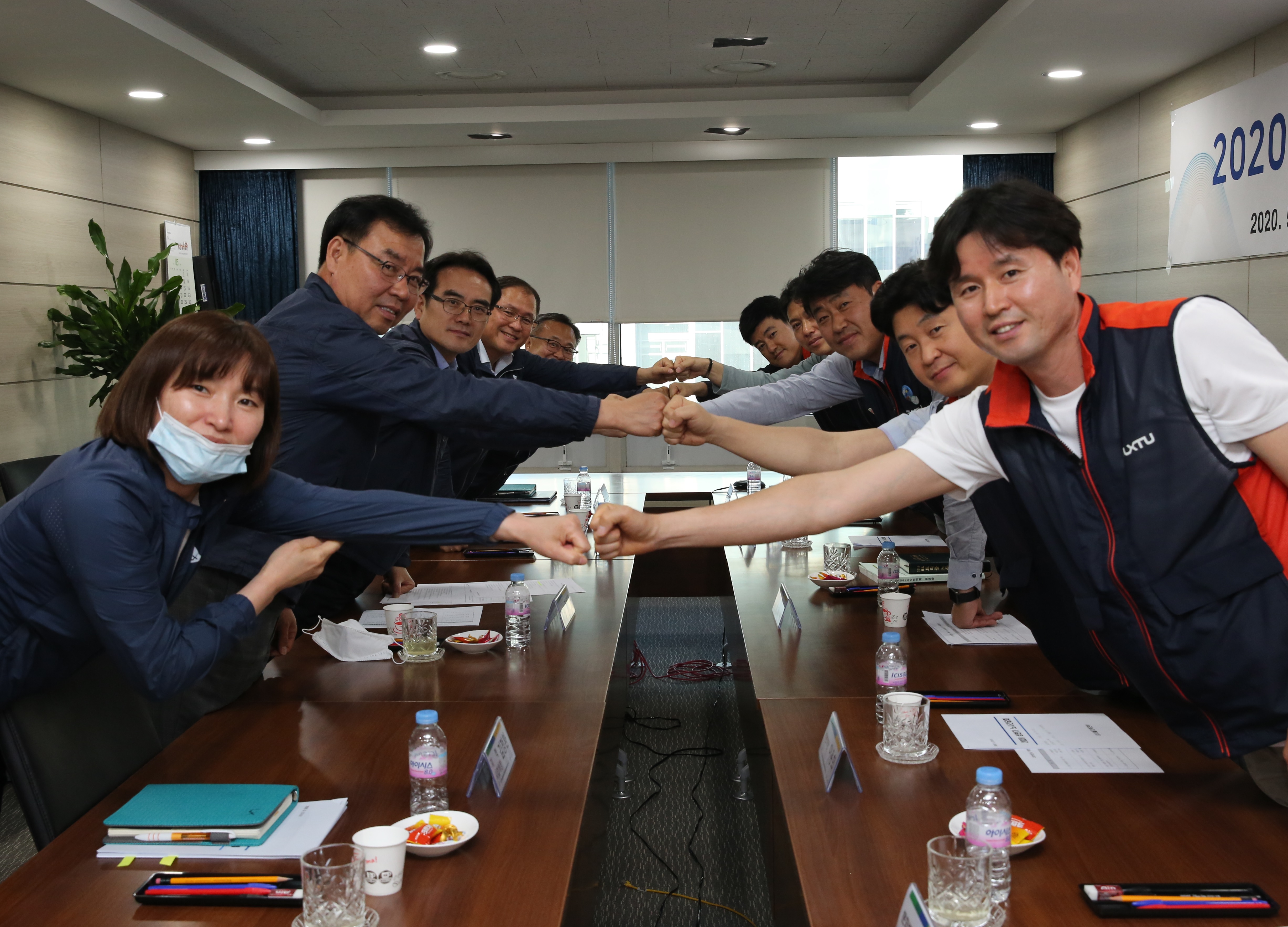 

	
		
			
				
					[LX서울지역본부] 상반기 노사간담회 개최 안내 이미지 입니다. 이 이미지에는 중요한 정보가 포함되어 있을 수 있습니다. 자세한 내용은 첨부파일이나 본문 내용을 참고해 주세요.
				
				
			
		
		
	
	