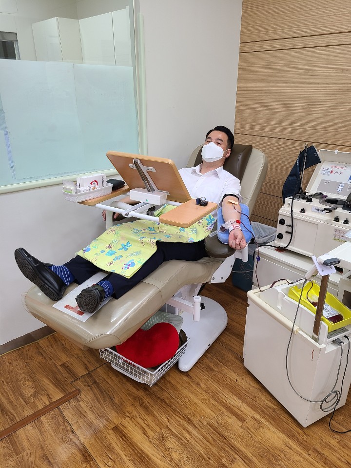 

	
		
			
				
					세계 헌혈자의 날을 맞이하여 사랑의 헌혈운동 동참 안내 이미지 입니다. 이 이미지에는 중요한 정보가 포함되어 있을 수 있습니다. 자세한 내용은 첨부파일이나 본문 내용을 참고해 주세요.
				
				
			
		
		
	
	