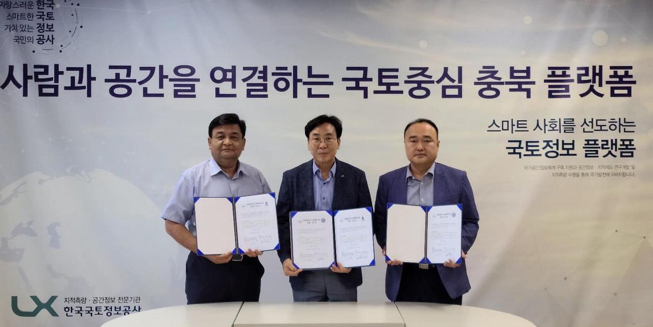 

	
		
			
				
					[LX충북지역본부]  측량업무 시스템 소프트웨어 기증 안내 이미지 입니다. 이 이미지에는 중요한 정보가 포함되어 있을 수 있습니다. 자세한 내용은 첨부파일이나 본문 내용을 참고해 주세요.
				
				
			
		
		
	
	