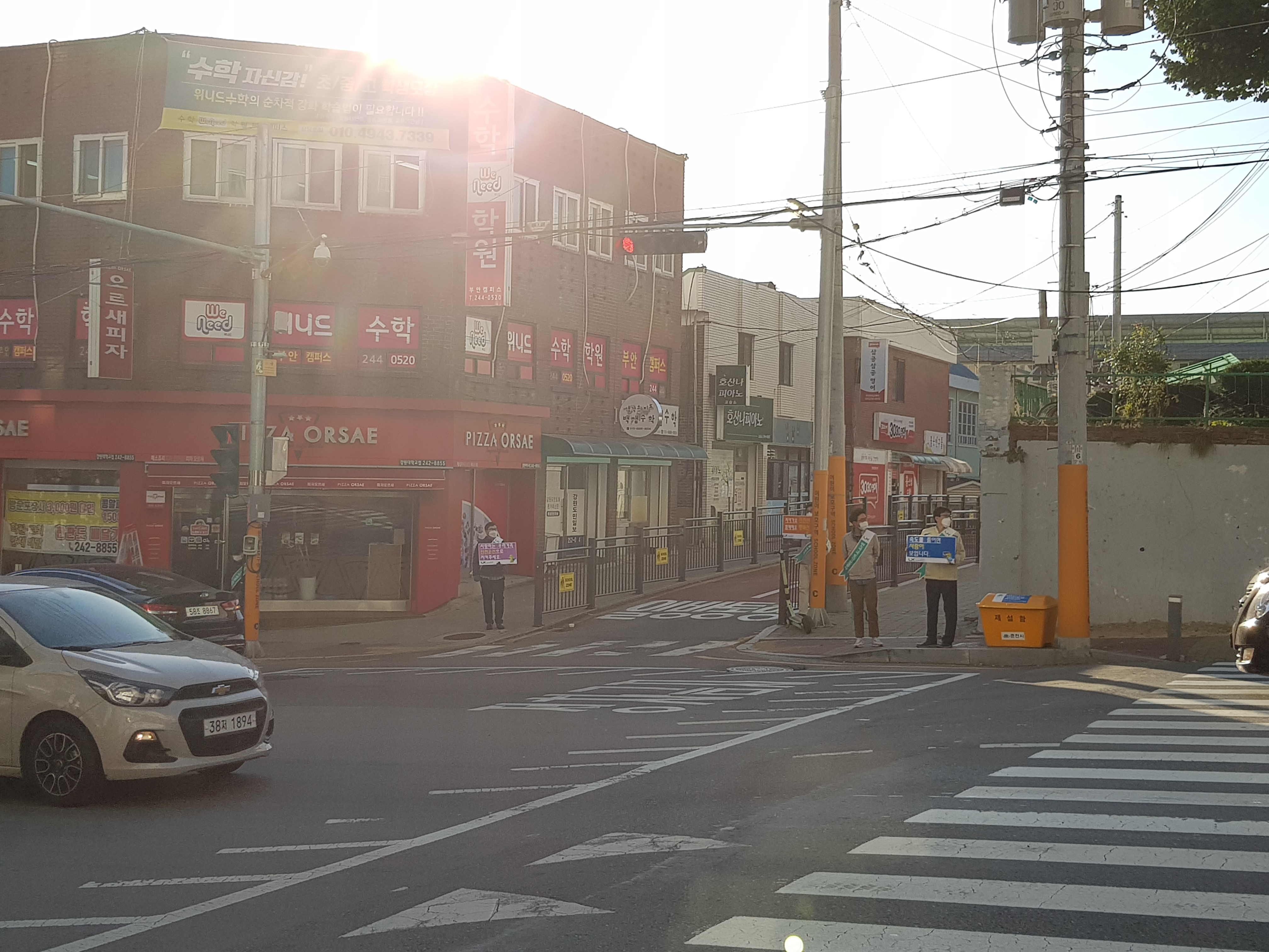 

	
		
			
				
					4  · 4 · 4 안전의 날 맞이 교통안전 캠페인 안내 이미지 입니다. 이 이미지에는 중요한 정보가 포함되어 있을 수 있습니다. 자세한 내용은 첨부파일이나 본문 내용을 참고해 주세요.
				
				
			
		
		
	
	