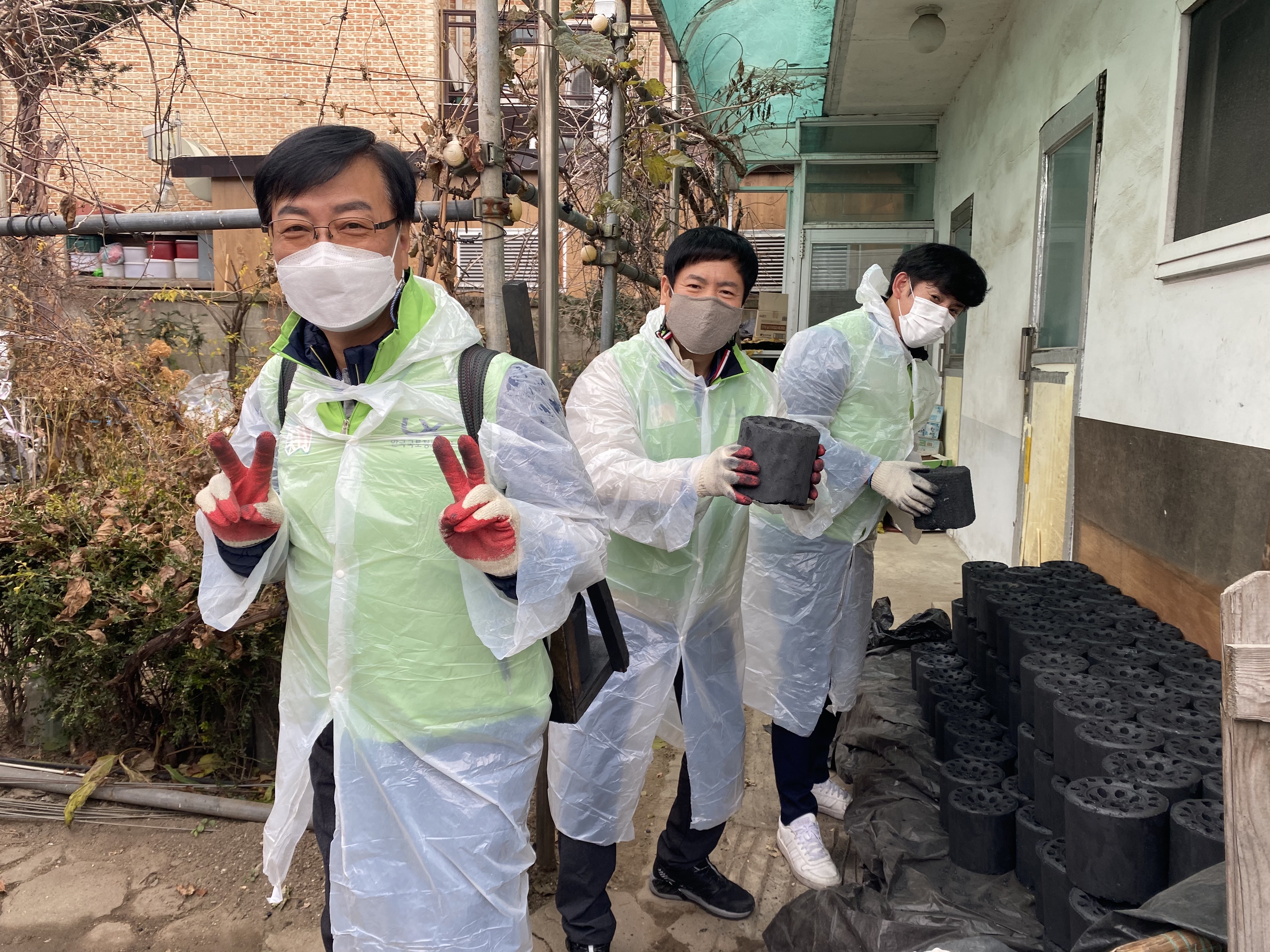 

	
		
			
				
					저소득층에 연탄 6,000장 전달 안내 이미지 입니다. 이 이미지에는 중요한 정보가 포함되어 있을 수 있습니다. 자세한 내용은 첨부파일이나 본문 내용을 참고해 주세요.
				
				
			
		
		
	
	