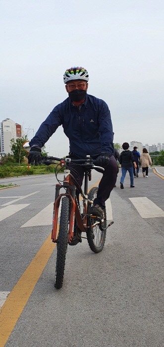

	
		
			
				
					[LX서울지역본부]LX 서울지역본부, '지구두바퀴 챌린지' 캠페인 동참 안내 이미지 입니다. 이 이미지에는 중요한 정보가 포함되어 있을 수 있습니다. 자세한 내용은 첨부파일이나 본문 내용을 참고해 주세요.
				
				
			
		
		
	
	