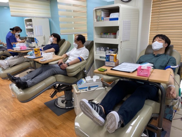 

	
		
			
				
					[LX서울지역본부]한국국토정보공사 서대문은평지사, 릴레이 캠페인 'LX 사랑의 헌혈' 동참 안내 이미지 입니다. 이 이미지에는 중요한 정보가 포함되어 있을 수 있습니다. 자세한 내용은 첨부파일이나 본문 내용을 참고해 주세요.
				
				
			
		
		
	
	