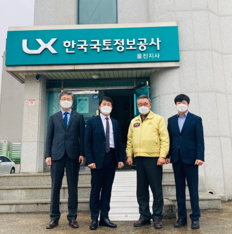 

	
		
			
				
					이주화 본부장, 울진 산불 피해 현장 방문 안내 이미지 입니다. 이 이미지에는 중요한 정보가 포함되어 있을 수 있습니다. 자세한 내용은 첨부파일이나 본문 내용을 참고해 주세요.
				
				
			
		
		
	
	