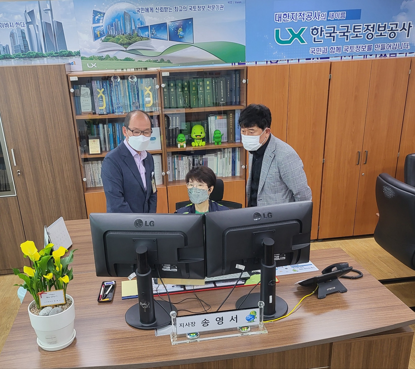 

	
		
			
				
					LX공사, 비상임이사 '1일 지사장' 체험 안내 이미지 입니다. 이 이미지에는 중요한 정보가 포함되어 있을 수 있습니다. 자세한 내용은 첨부파일이나 본문 내용을 참고해 주세요.
				
				
			
		
		
	
	