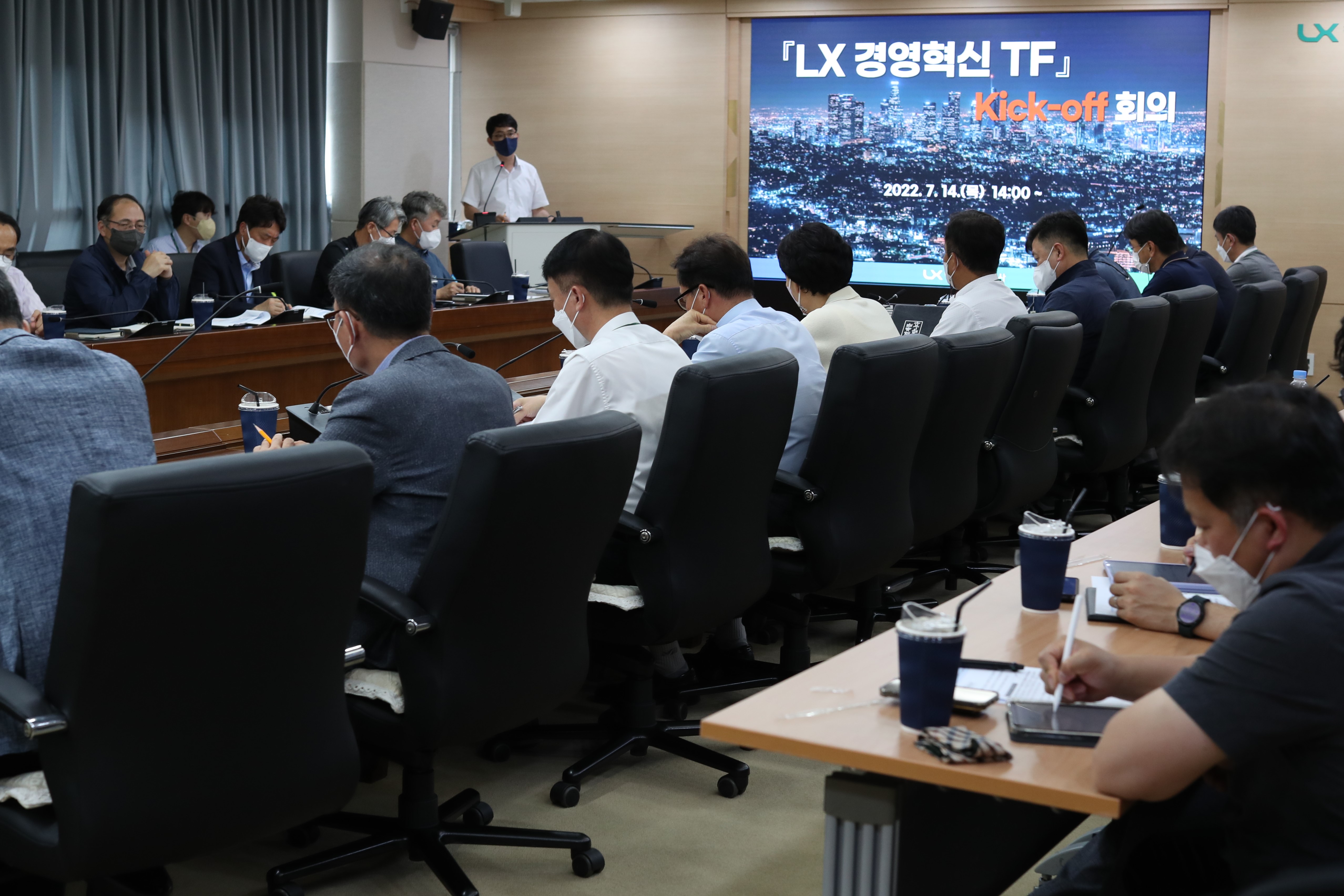 

	
		
			
				
					LX, ‘경영혁신 TF’로 고강도 개혁 드라이브 안내 이미지 입니다. 이 이미지에는 중요한 정보가 포함되어 있을 수 있습니다. 자세한 내용은 첨부파일이나 본문 내용을 참고해 주세요.
				
				
			
		
		
	
	