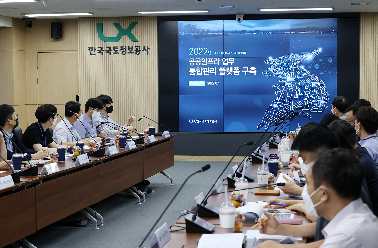 

	
		
			
				
					LX, 국가 SOC건설에 토지보상관리 확대한다 안내 이미지 입니다. 이 이미지에는 중요한 정보가 포함되어 있을 수 있습니다. 자세한 내용은 첨부파일이나 본문 내용을 참고해 주세요.
				
				
			
		
		
	
	