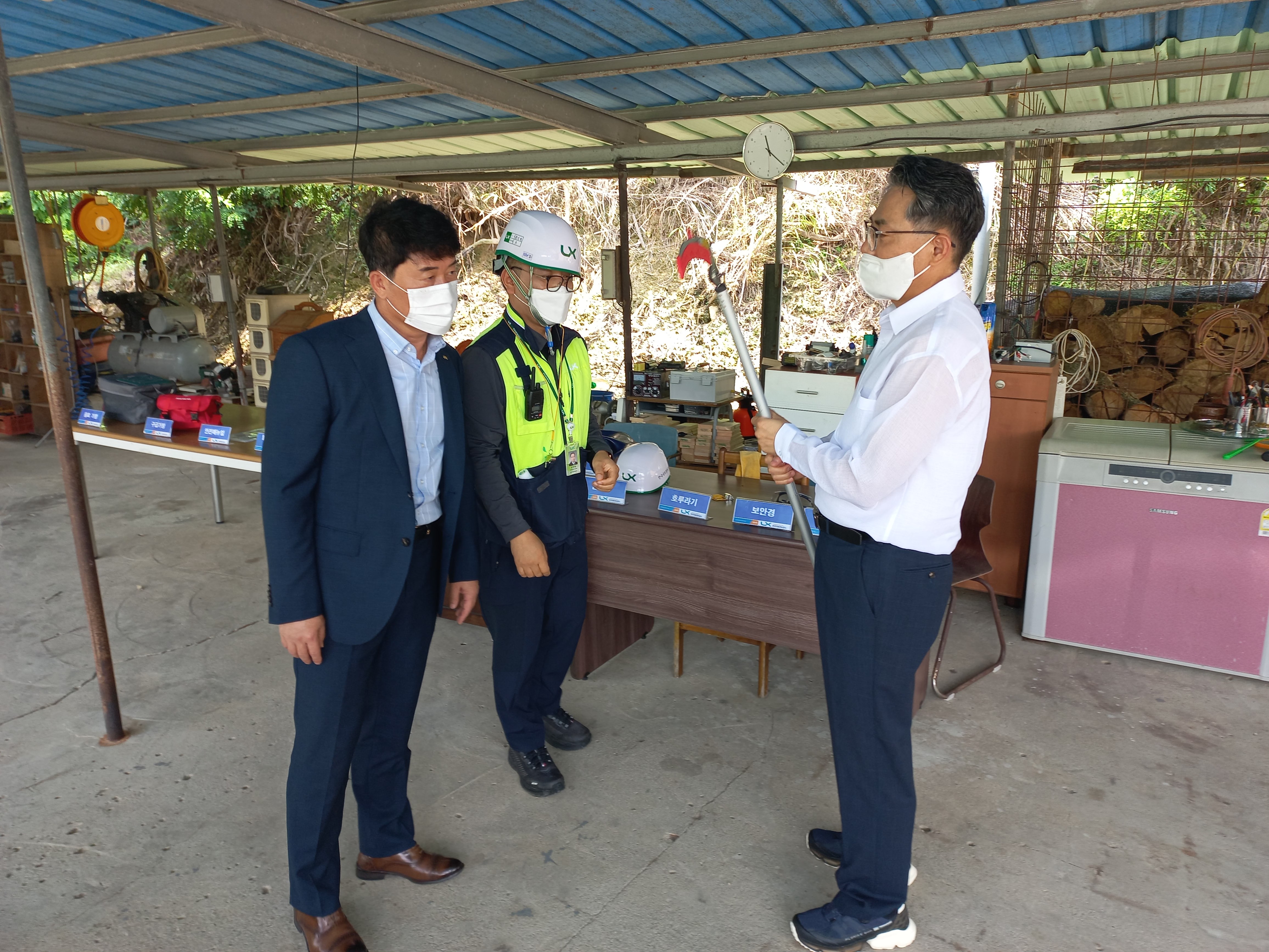 

	
		
			
				
					“현장에 맞는 장비 사용으로 안전 확보” 안내 이미지 입니다. 이 이미지에는 중요한 정보가 포함되어 있을 수 있습니다. 자세한 내용은 첨부파일이나 본문 내용을 참고해 주세요.
				
				
			
		
		
	
	