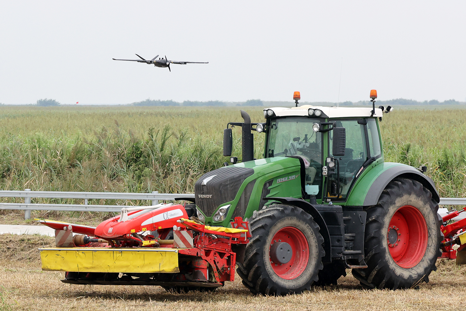 

	
		
			
				
					LX, 드론 개발해 디지털 농업 접목 본격화 안내 이미지 입니다. 이 이미지에는 중요한 정보가 포함되어 있을 수 있습니다. 자세한 내용은 첨부파일이나 본문 내용을 참고해 주세요.
				
				
			
		
		
	
	