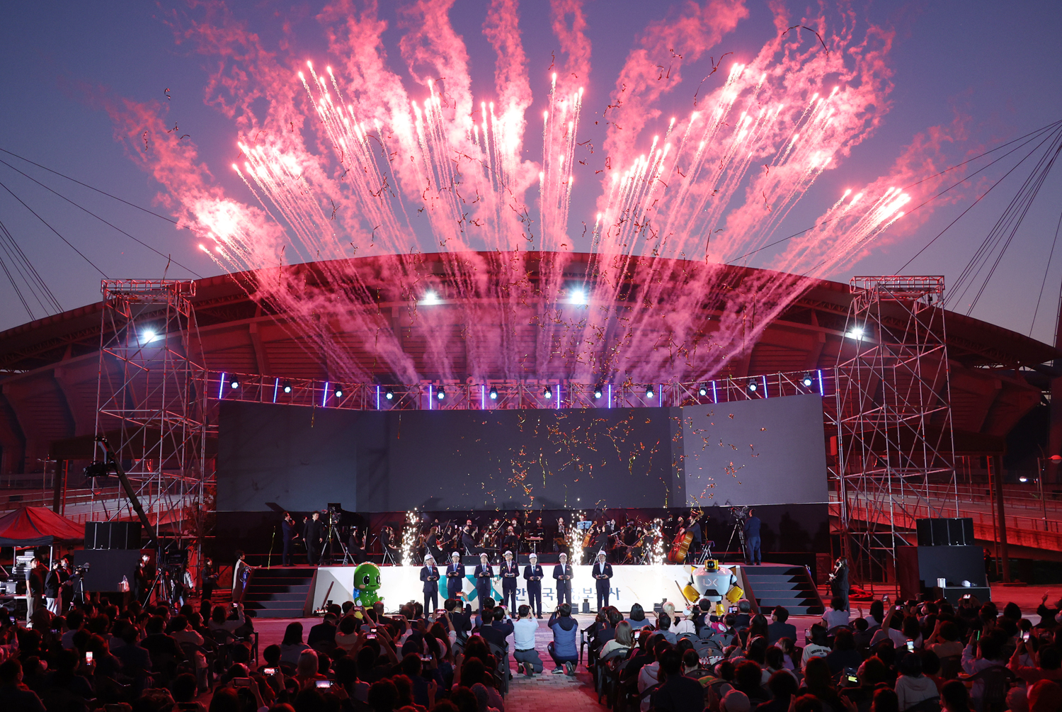 

	
		
			
				
					하늘 수놓은 빛그림…드론 어우러진 영화음악 산책 안내 이미지 입니다. 이 이미지에는 중요한 정보가 포함되어 있을 수 있습니다. 자세한 내용은 첨부파일이나 본문 내용을 참고해 주세요.
				
				
			
		
		
	
	