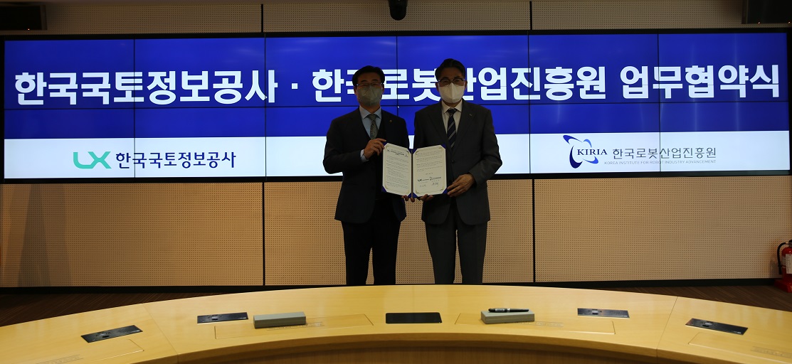 

	
		
			
				
					LX, 공간정보 활용한 로봇 서비스 개발에 합심 안내 이미지 입니다. 이 이미지에는 중요한 정보가 포함되어 있을 수 있습니다. 자세한 내용은 첨부파일이나 본문 내용을 참고해 주세요.
				
				
			
		
		
	
	