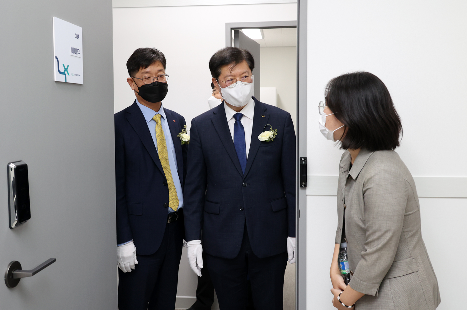 

	
		
			
				
					LX공사, 지역 창업생태계 확대 위해 LX공간드림센터(전북) 개소 안내 이미지 입니다. 이 이미지에는 중요한 정보가 포함되어 있을 수 있습니다. 자세한 내용은 첨부파일이나 본문 내용을 참고해 주세요.
				
				
			
		
		
	
	