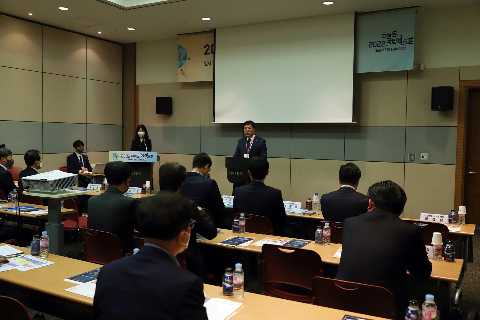 

	
		
			
				
					공간中企 컨설팅·판로 지원…ESG경영 기여 안내 이미지 입니다. 이 이미지에는 중요한 정보가 포함되어 있을 수 있습니다. 자세한 내용은 첨부파일이나 본문 내용을 참고해 주세요.
				
				
			
		
		
	
	