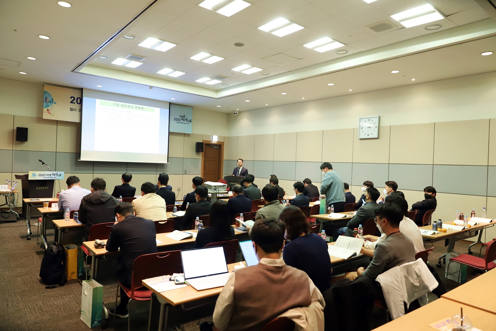 

	
		
			
				
					공간中企 컨설팅·판로 지원…ESG경영 기여 안내 이미지 입니다. 이 이미지에는 중요한 정보가 포함되어 있을 수 있습니다. 자세한 내용은 첨부파일이나 본문 내용을 참고해 주세요.
				
				
			
		
		
	
	