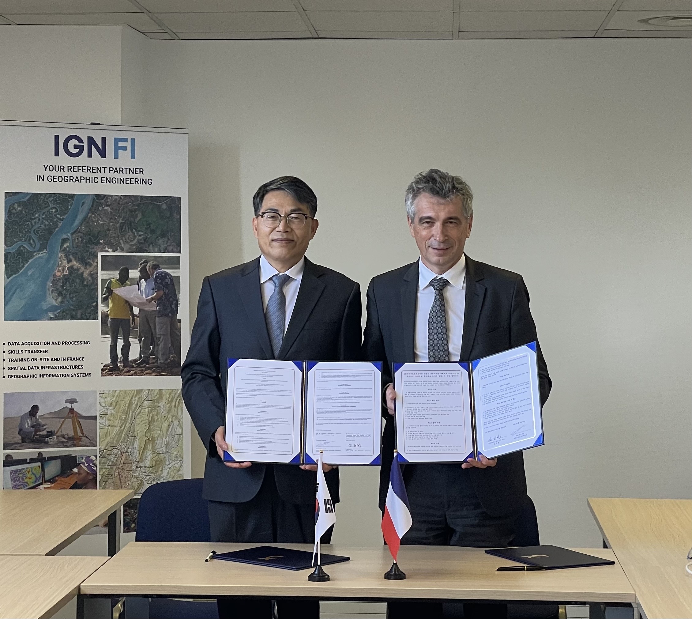 

	
		
			
				
					LX-佛 협업 확대…K-공간정보 러브콜 안내 이미지 입니다. 이 이미지에는 중요한 정보가 포함되어 있을 수 있습니다. 자세한 내용은 첨부파일이나 본문 내용을 참고해 주세요.
				
				
			
		
		
	
	