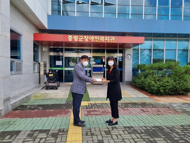 

	
		
			
				
					[LX충북지역본부] LX 괴산증평지사, 한가위 사랑나눔 기부금 전달 안내 이미지 입니다. 이 이미지에는 중요한 정보가 포함되어 있을 수 있습니다. 자세한 내용은 첨부파일이나 본문 내용을 참고해 주세요.
				
				
			
		
		
	
	