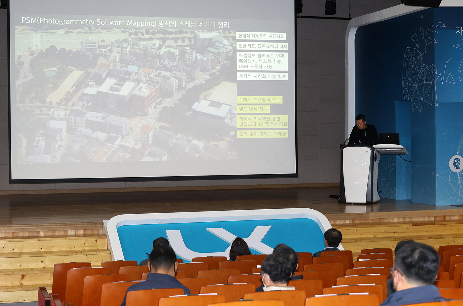 

	
		
			
				
					LX공간드림센터 입주기업과 ‘협업 플랫폼’ 앞장 안내 이미지 입니다. 이 이미지에는 중요한 정보가 포함되어 있을 수 있습니다. 자세한 내용은 첨부파일이나 본문 내용을 참고해 주세요.
				
				
			
		
		
	
	