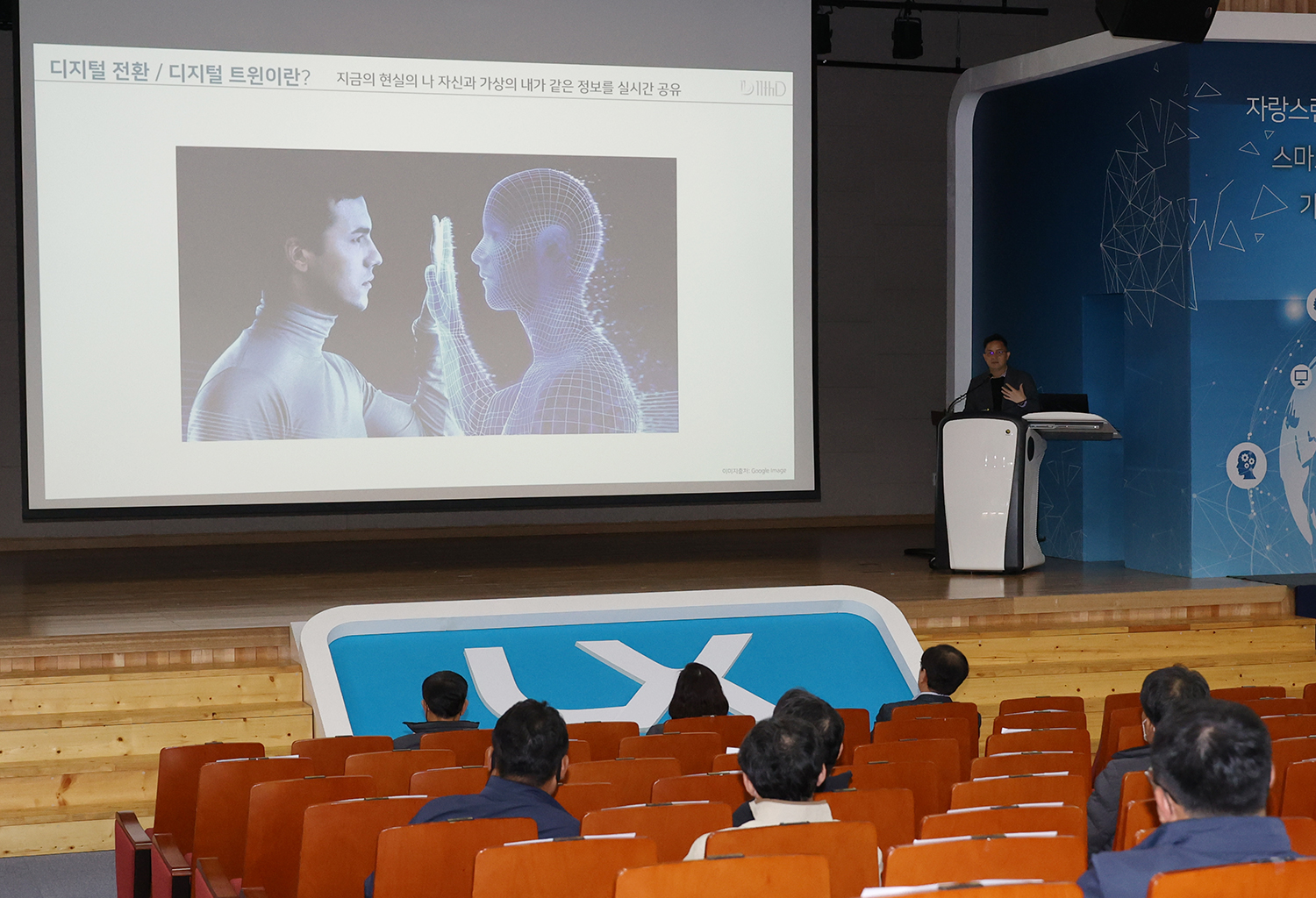 

	
		
			
				
					LX공간드림센터 입주기업과 ‘협업 플랫폼’ 앞장 안내 이미지 입니다. 이 이미지에는 중요한 정보가 포함되어 있을 수 있습니다. 자세한 내용은 첨부파일이나 본문 내용을 참고해 주세요.
				
				
			
		
		
	
	