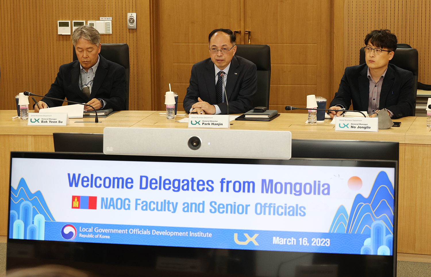 

	
		
			
				
					K-공간정보 배우러 몽골 대표단 방문 안내 이미지 입니다. 이 이미지에는 중요한 정보가 포함되어 있을 수 있습니다. 자세한 내용은 첨부파일이나 본문 내용을 참고해 주세요.
				
				
			
		
		
	
	