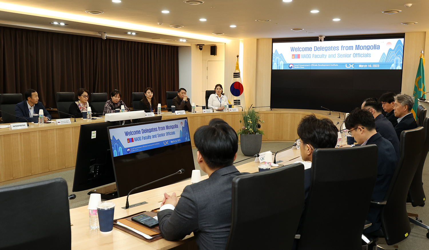 

	
		
			
				
					K-공간정보 배우러 몽골 대표단 방문 안내 이미지 입니다. 이 이미지에는 중요한 정보가 포함되어 있을 수 있습니다. 자세한 내용은 첨부파일이나 본문 내용을 참고해 주세요.
				
				
			
		
		
	
	