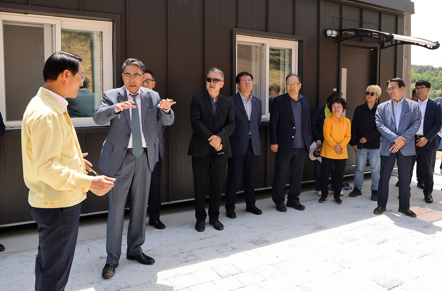 

	
		
		
			기부금전달 사진3
		
	
	