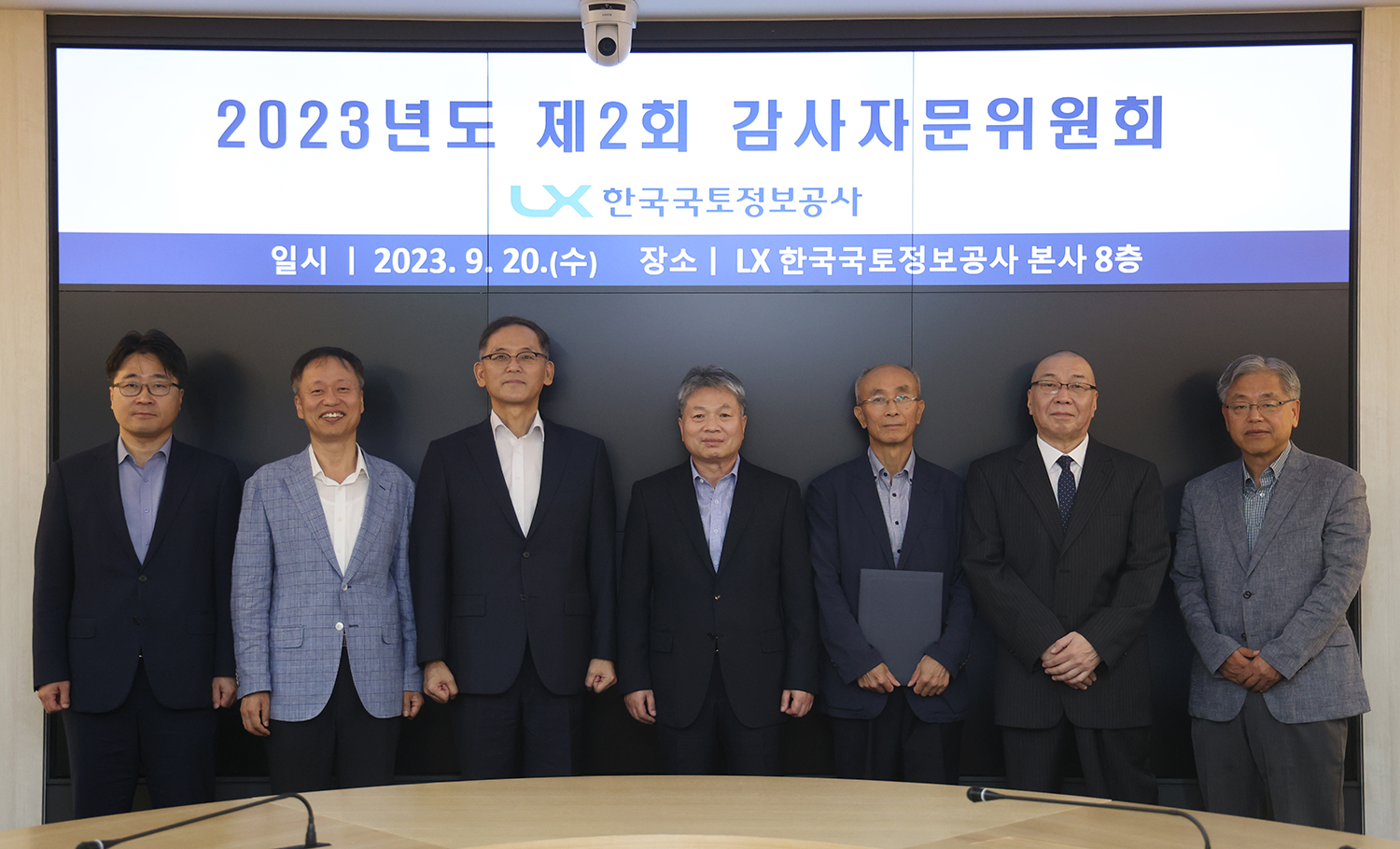 

	
		
		
			감사자문위원회 단체사진
		
	
	