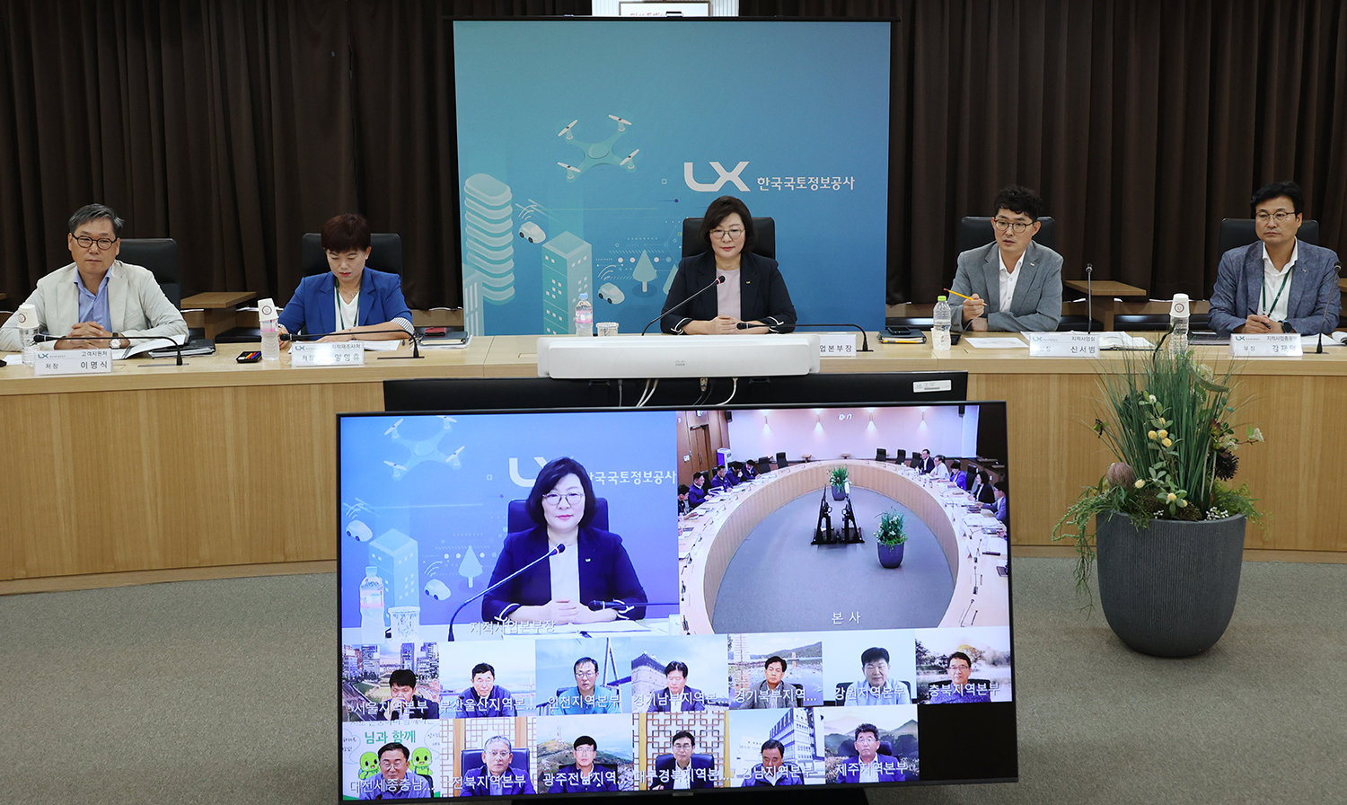 

	
		
		
			2023년도 제3회 지적사업처장 회의에서 오애리 지적사업본부장이 발언하고 있다.
		
	
	