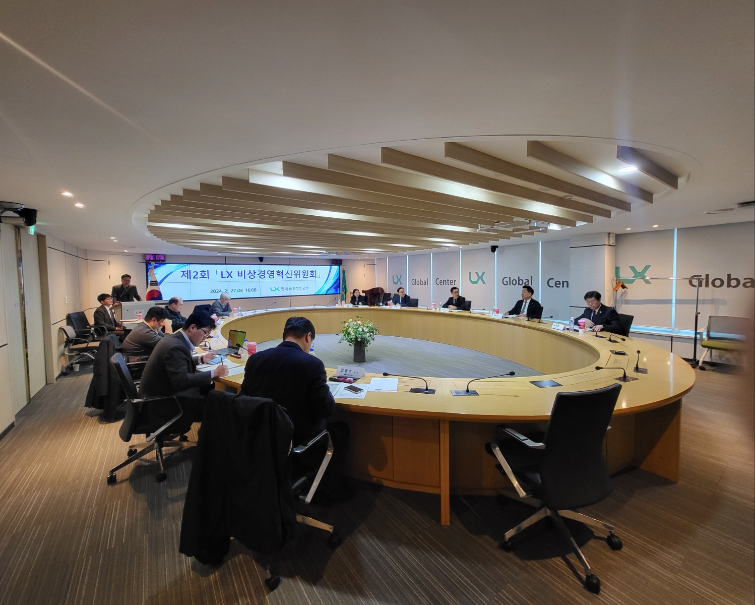 

	
		
			
				
					‘발등의 불’LX 경영 정상화 로드맵 구체화 안내 이미지 입니다. 이 이미지에는 중요한 정보가 포함되어 있을 수 있습니다. 자세한 내용은 첨부파일이나 본문 내용을 참고해 주세요.
				
				
			
		
		
	
	