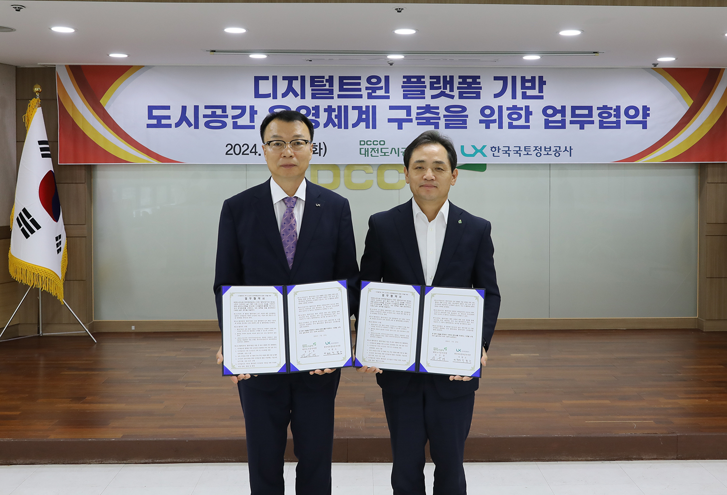 

	
		
			
				
					LX-대전도시공사, ‘디지털트윈’으로 스마트한 도시공원 관리 시동 안내 이미지 입니다. 이 이미지에는 중요한 정보가 포함되어 있을 수 있습니다. 자세한 내용은 첨부파일이나 본문 내용을 참고해 주세요.
				
				
			
		
		
	
	