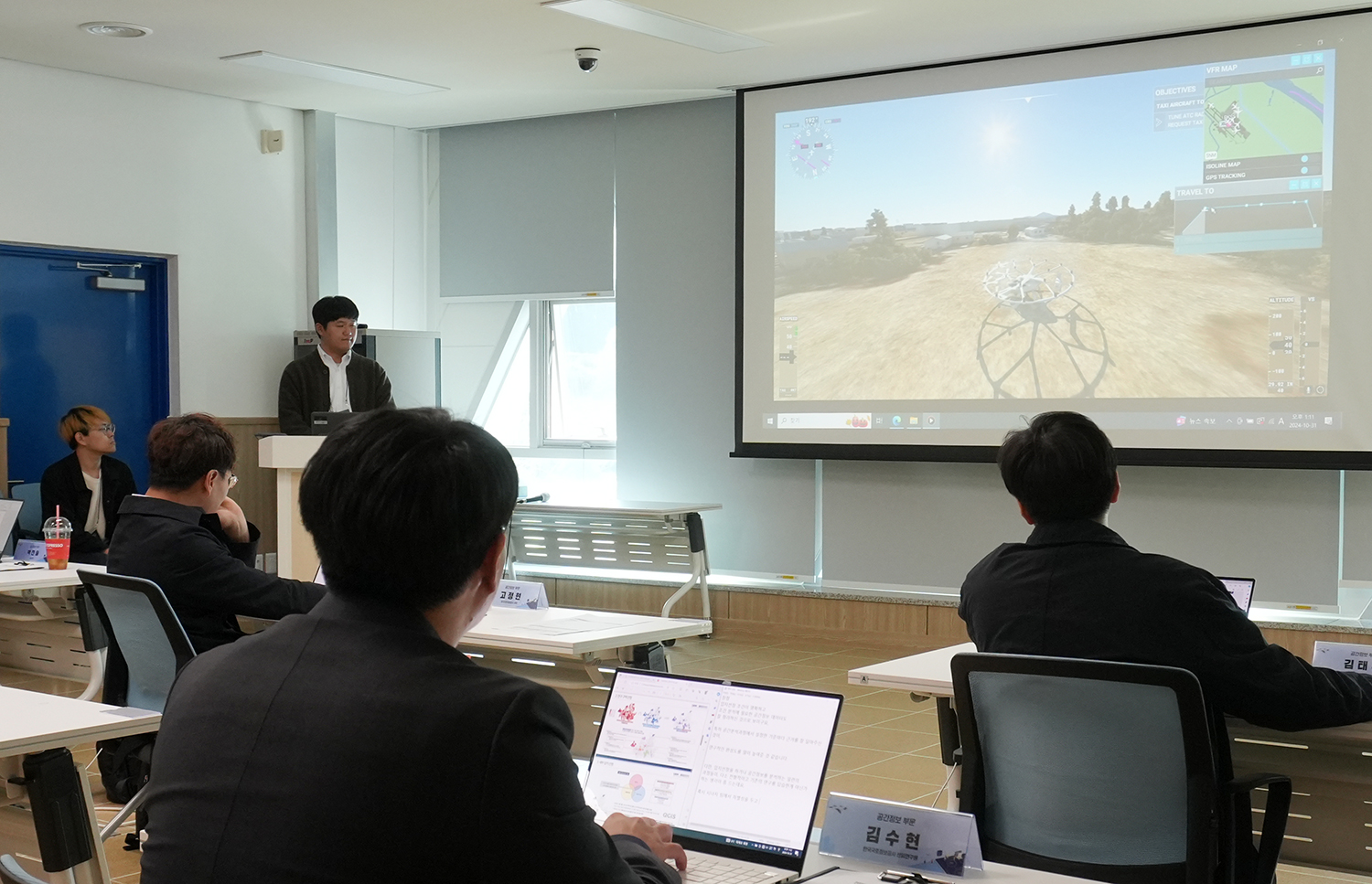 

	
		
			
				
					미래 도시 하늘길을 열어라!   ‘제3회 전국 대학생 UAM 올림피아드’ 개최 안내 이미지 입니다. 이 이미지에는 중요한 정보가 포함되어 있을 수 있습니다. 자세한 내용은 첨부파일이나 본문 내용을 참고해 주세요.
				
				
			
		
		
	
	