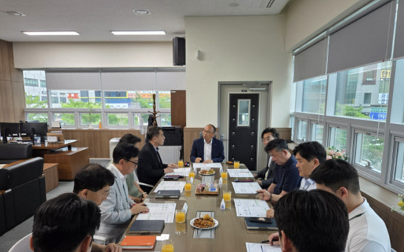 

	
		
			
				
					심병섭LX공간정보본부장, 서울경기북부지역본부 현장간담회 실시 안내 이미지 입니다. 이 이미지에는 중요한 정보가 포함되어 있을 수 있습니다. 자세한 내용은 첨부파일이나 본문 내용을 참고해 주세요.
				
				
			
		
		
	
	